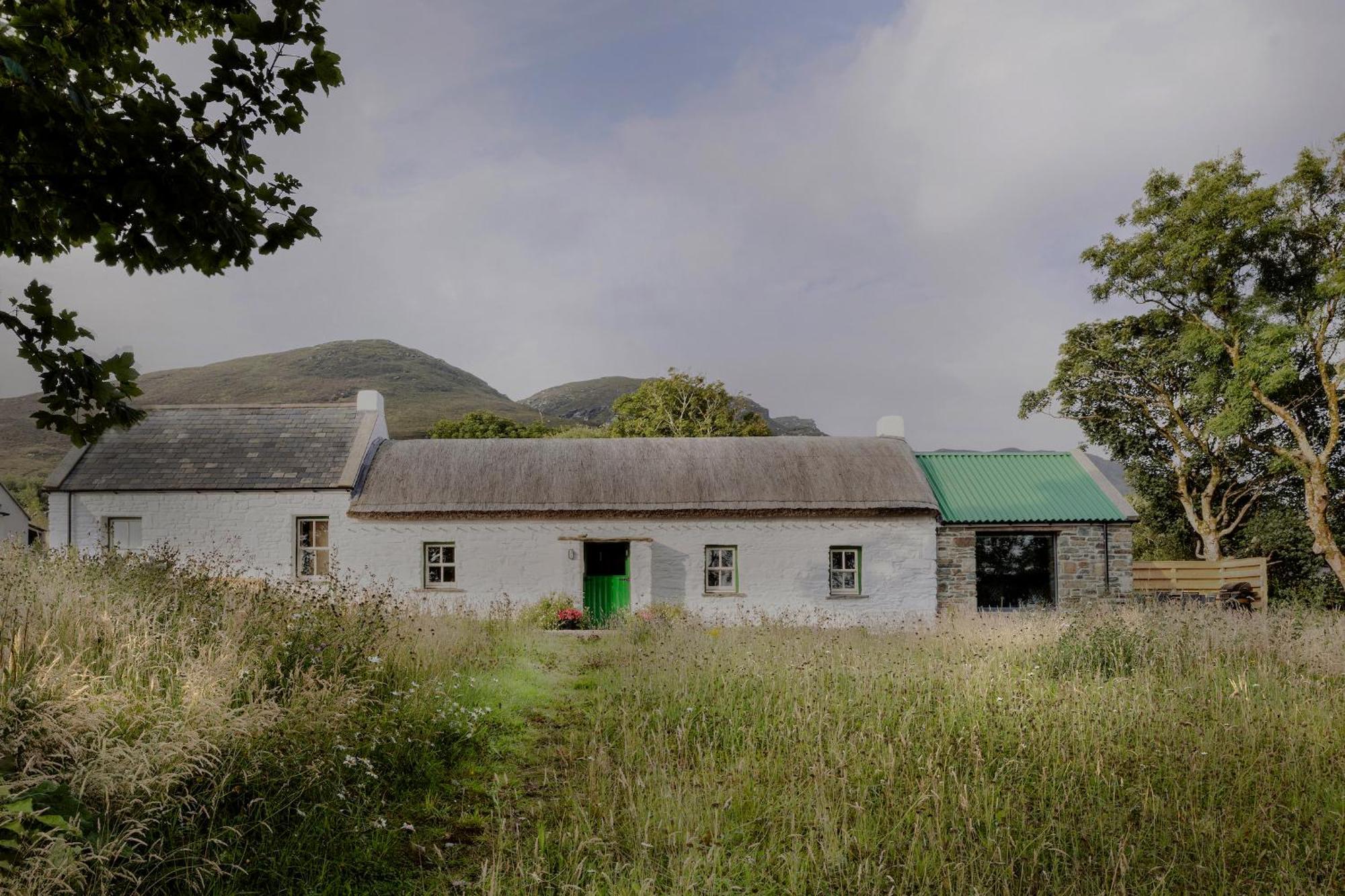 Secluded Thatched Cottage, Near Beaches & Hill Walking Rashenny Exterior photo